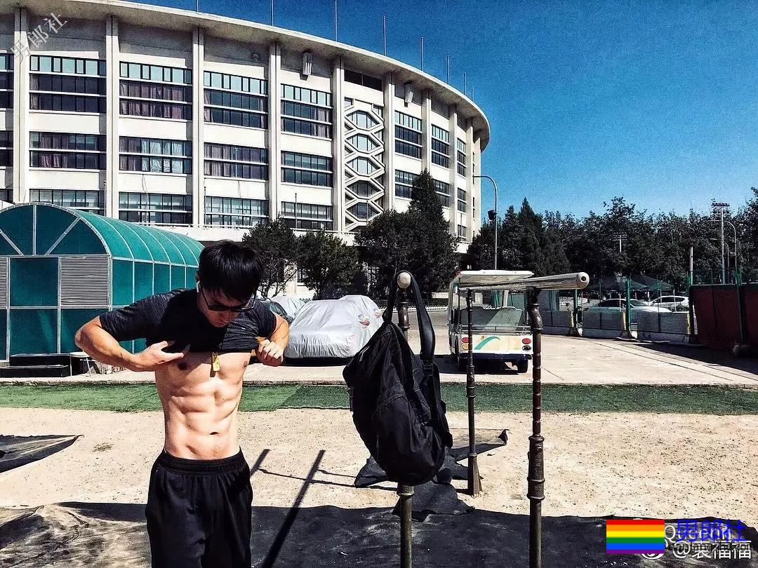 高云翔被起诉，可惜了袁福福，这个呆萌筋肉男孩我可以！ - 51虹马