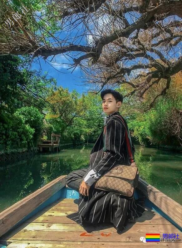 ins肌肉小帅哥把生活照拍出了大片的感觉-51虹马