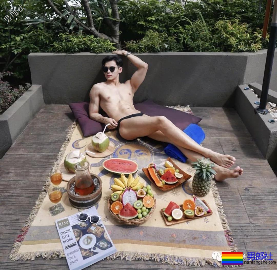 ins肌肉小帅哥把生活照拍出了大片的感觉 - 51虹马