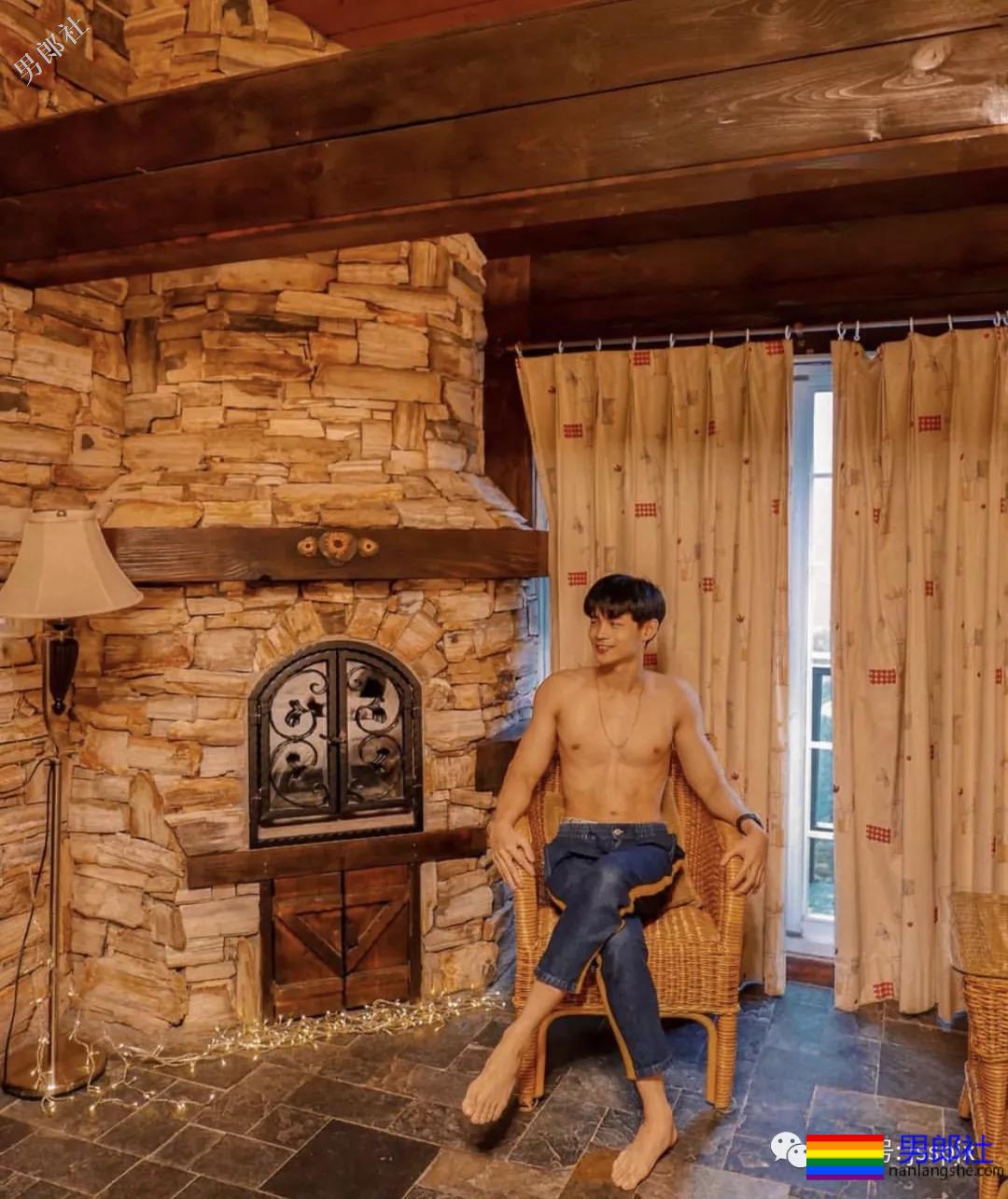 ins肌肉小帅哥把生活照拍出了大片的感觉 - 51虹马