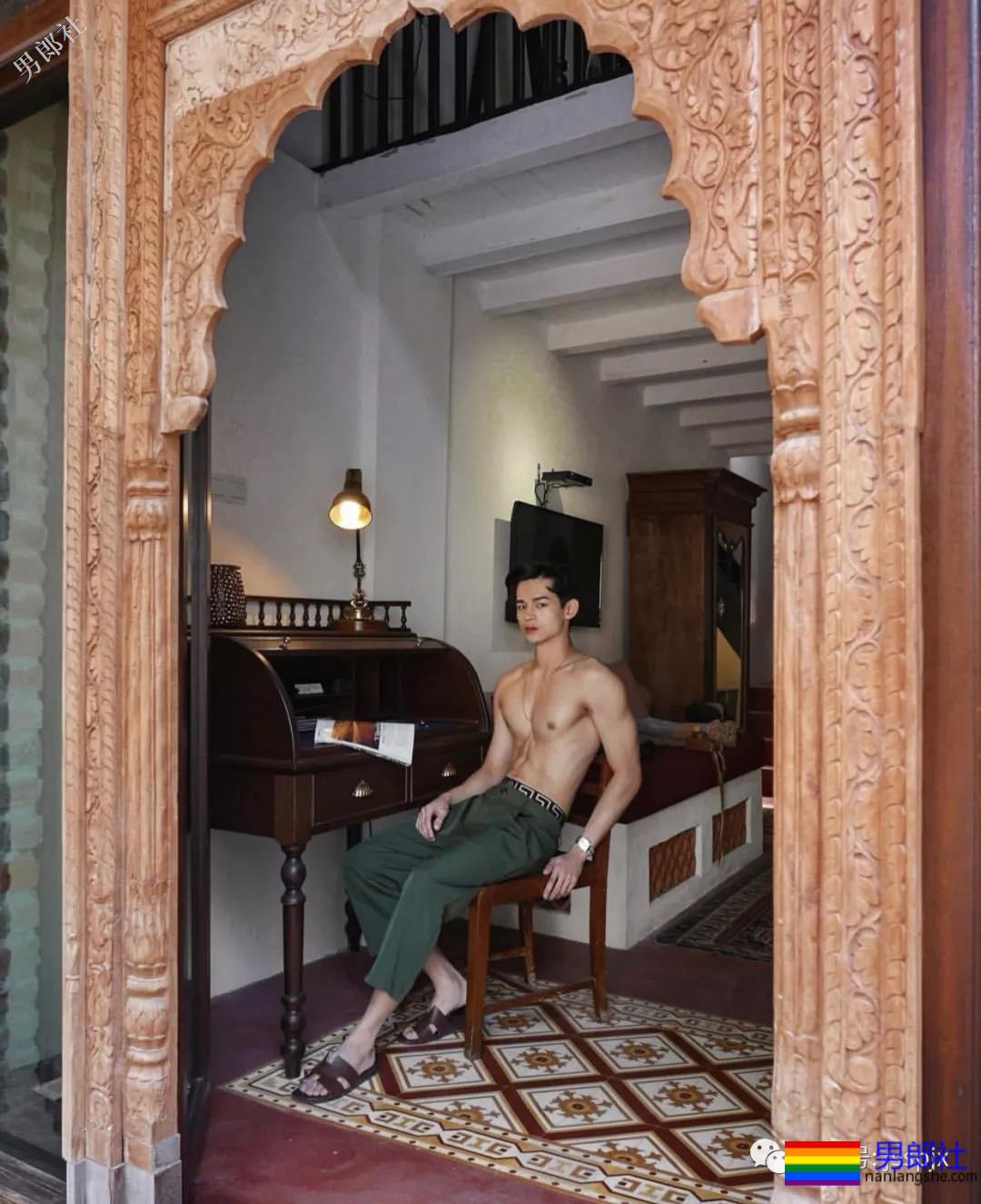 ins肌肉小帅哥把生活照拍出了大片的感觉 - 51虹马