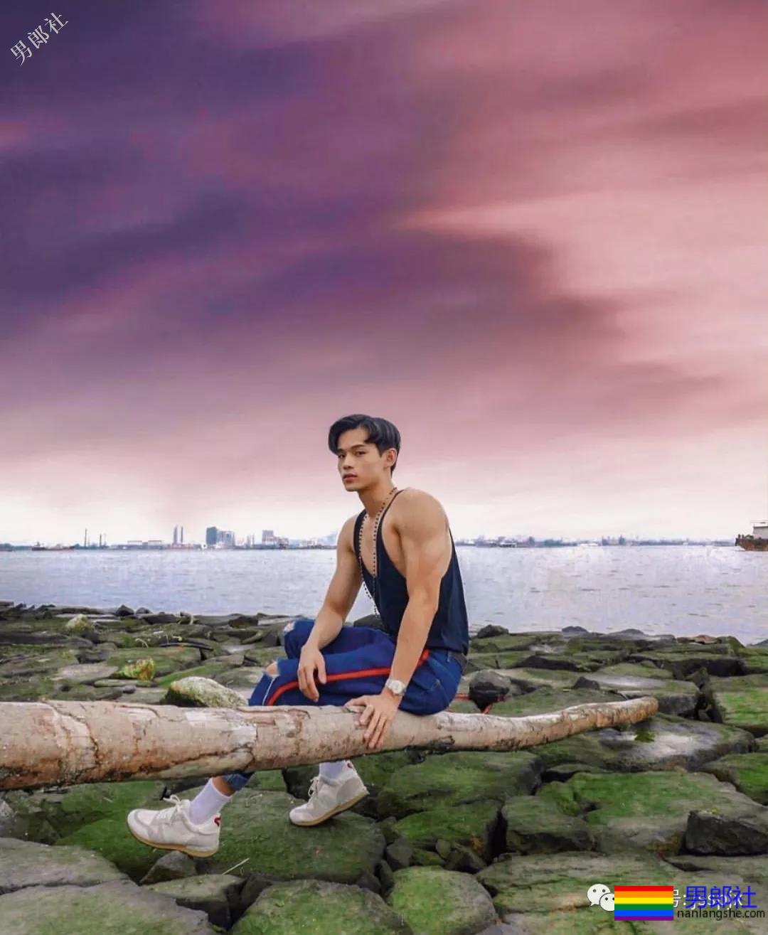 ins肌肉小帅哥把生活照拍出了大片的感觉 - 51虹马