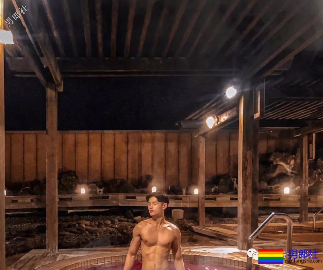 ins肌肉小帅哥把生活照拍出了大片的感觉 - 51虹马