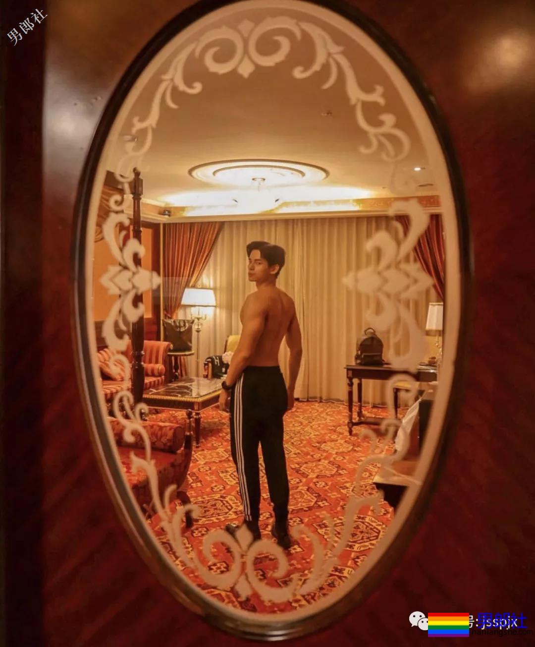 ins肌肉小帅哥把生活照拍出了大片的感觉 - 51虹马