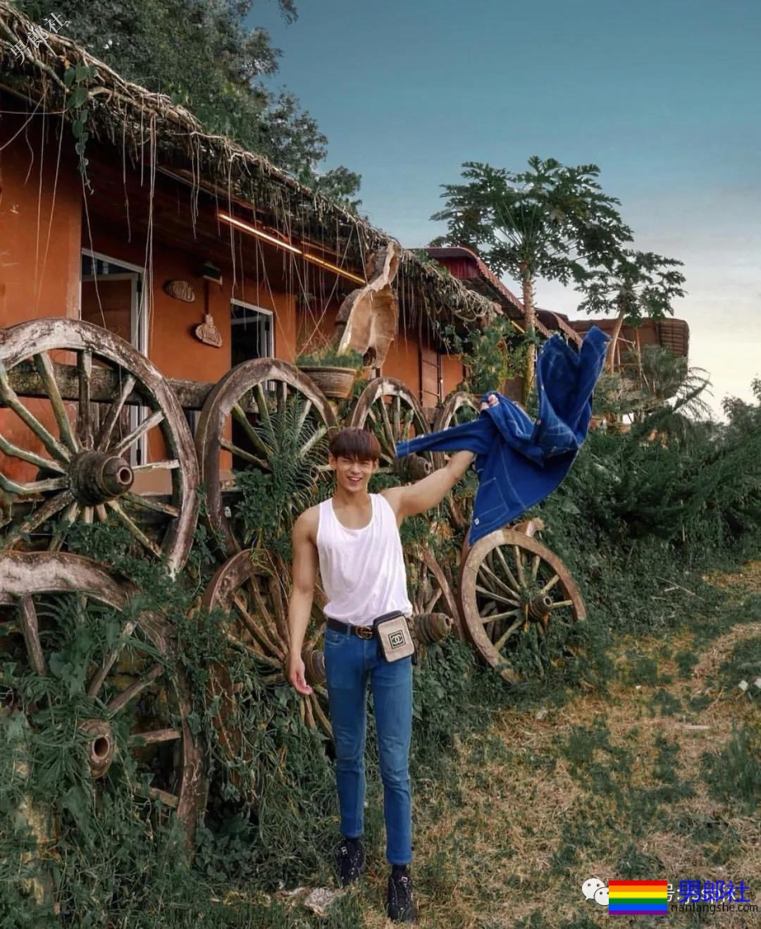 ins肌肉小帅哥把生活照拍出了大片的感觉 - 51虹马