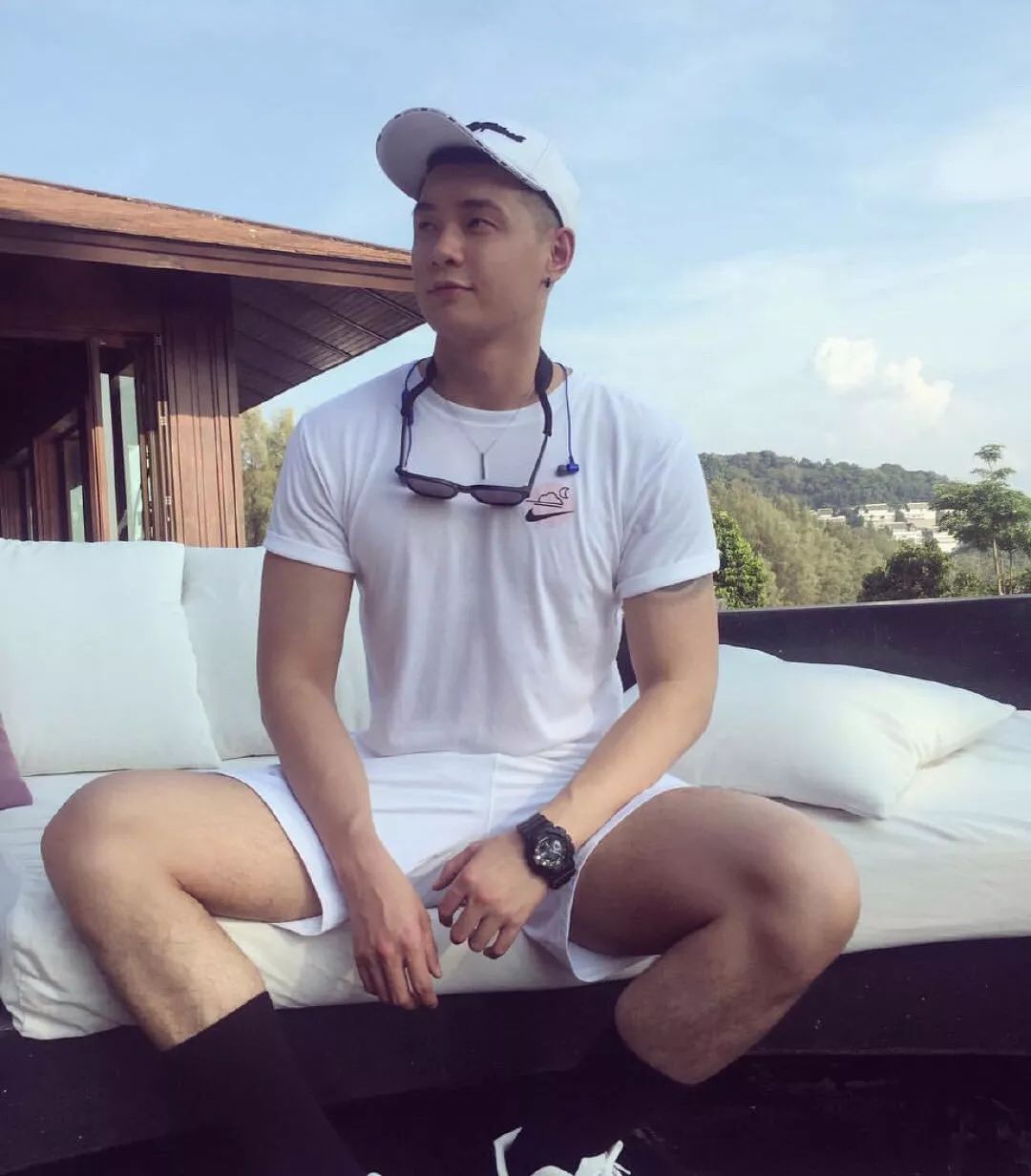 拍照求别卖萌伸舌头，会想吻 - 51虹马