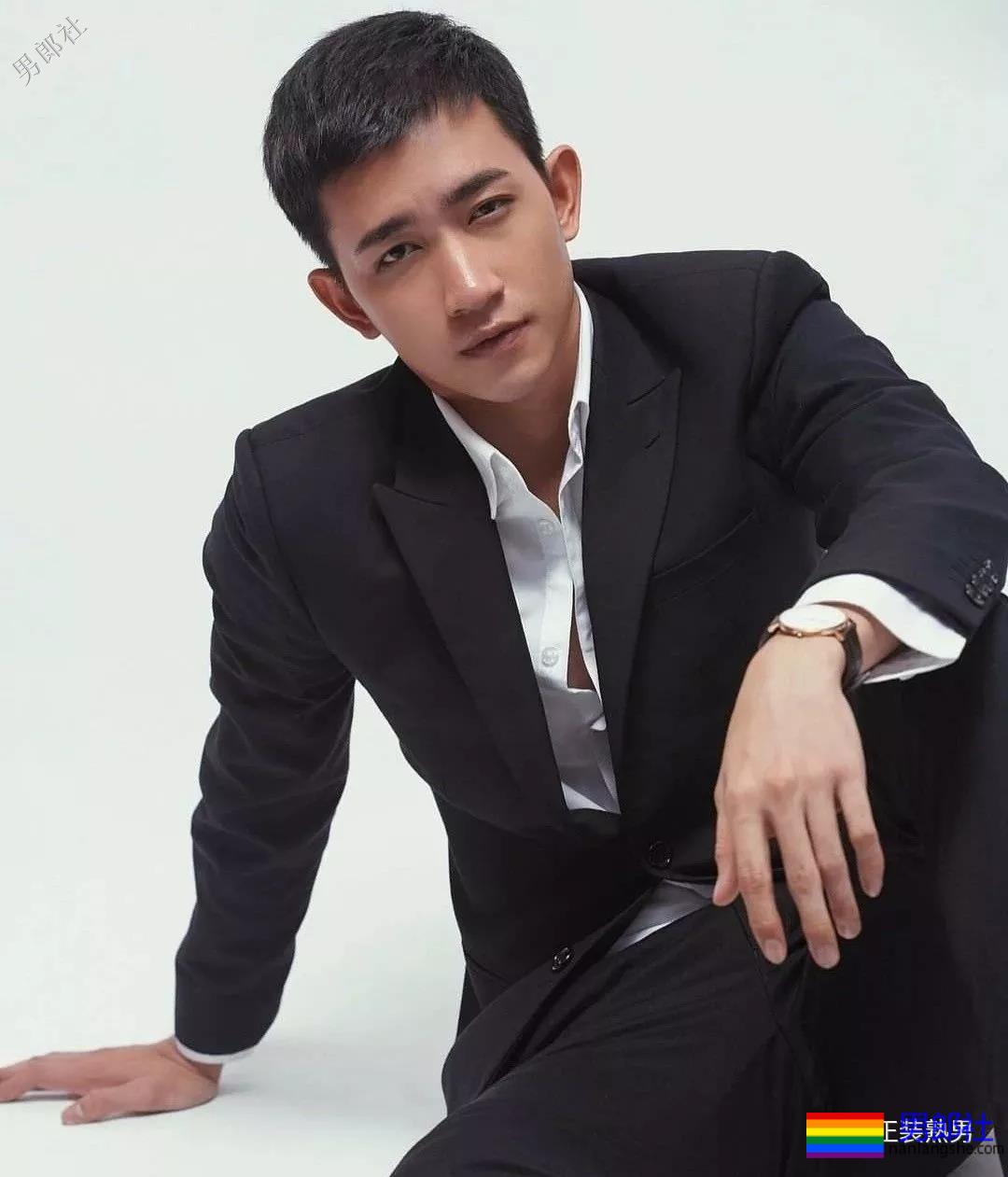 这样的正装西裤男，才适合玩超控！！ - 51虹马