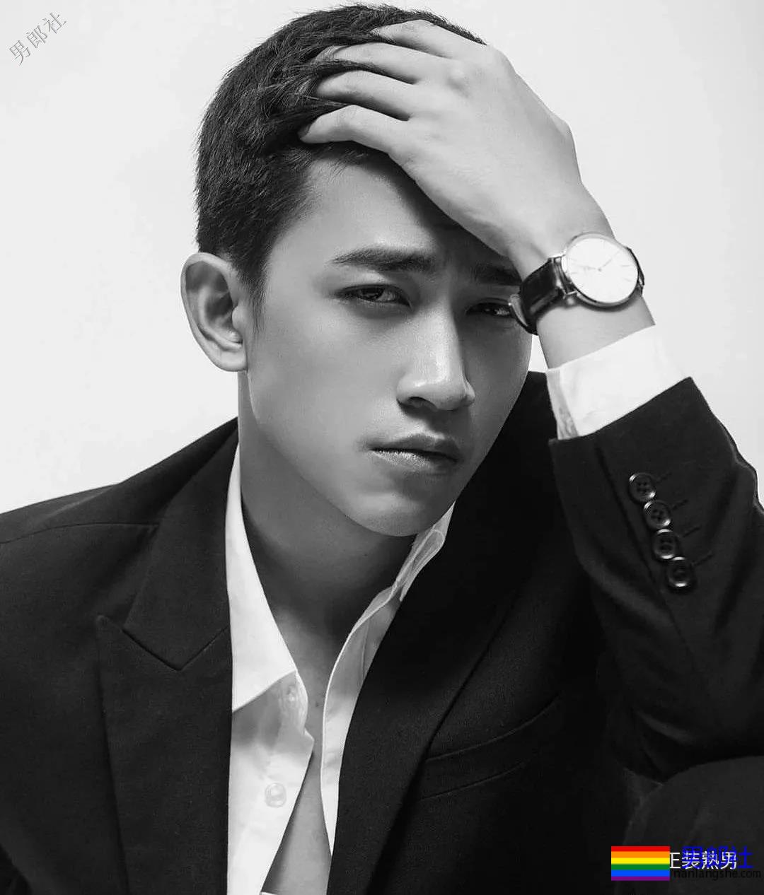 这样的正装西裤男，才适合玩超控！！ - 51虹马