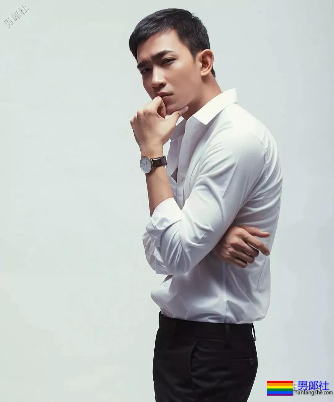 这样的正装西裤男，才适合玩超控！！ - 51虹马