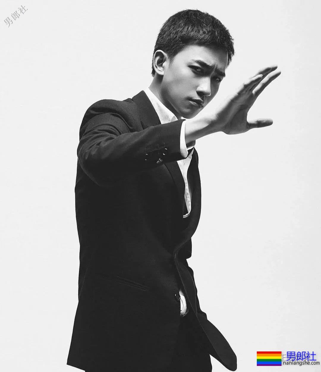 这样的正装西裤男，才适合玩超控！！ - 51虹马