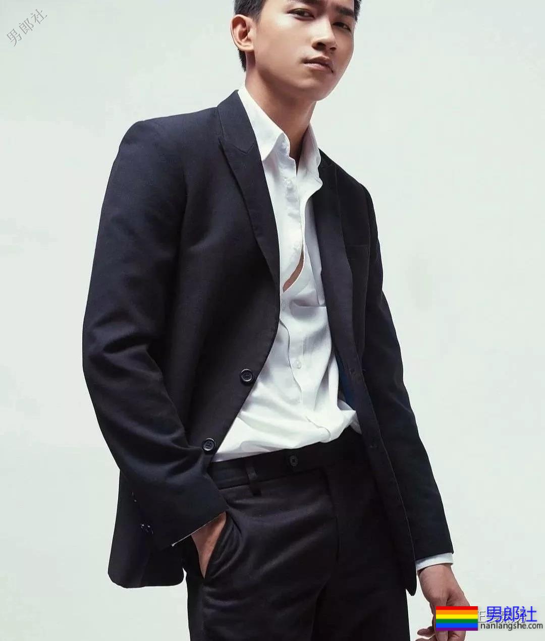 这样的正装西裤男，才适合玩超控！！ - 51虹马