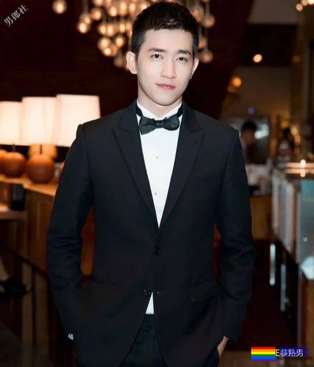 这样的正装西裤男，才适合玩超控！！ - 51虹马