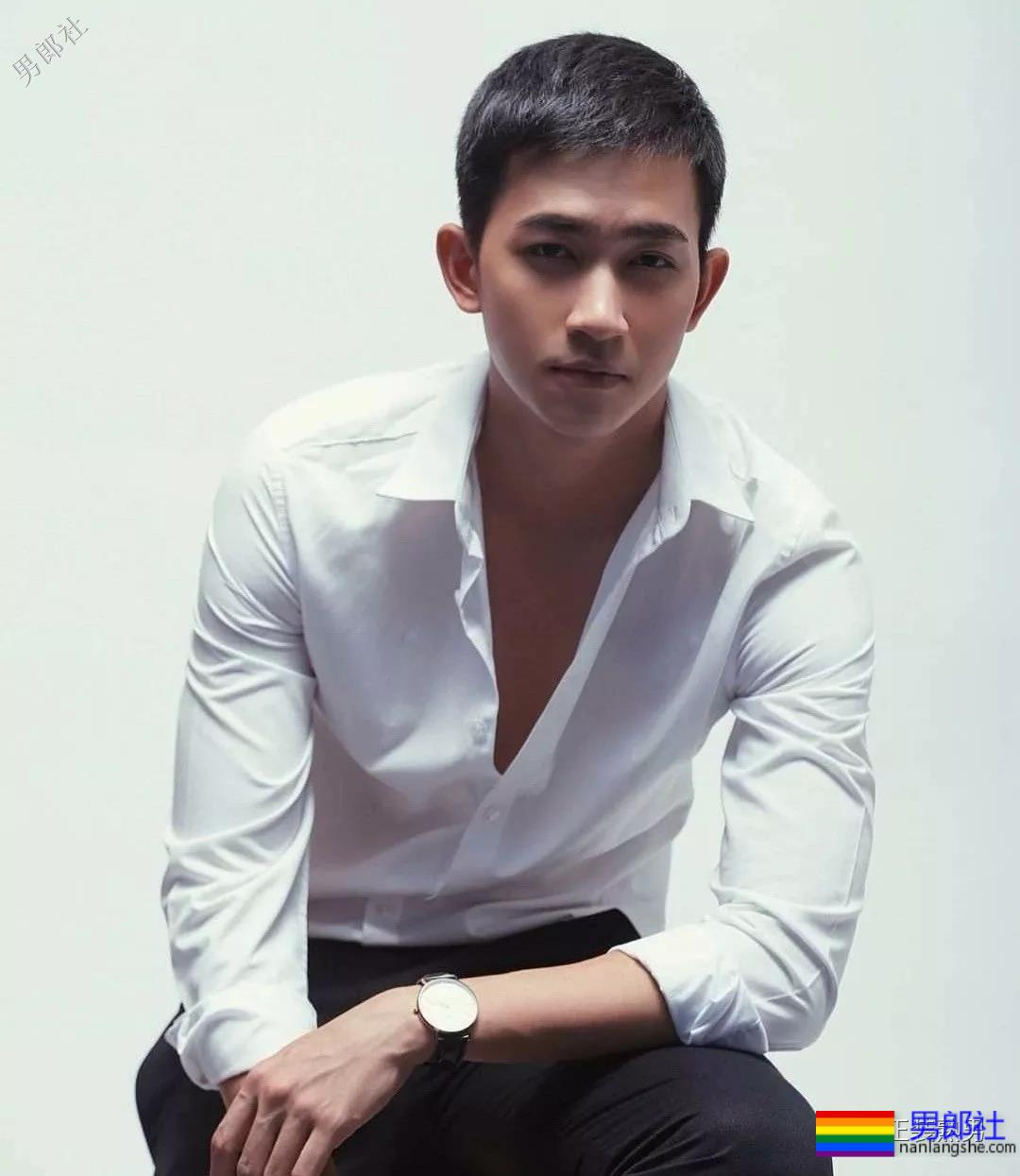 这样的正装西裤男，才适合玩超控！！ - 51虹马