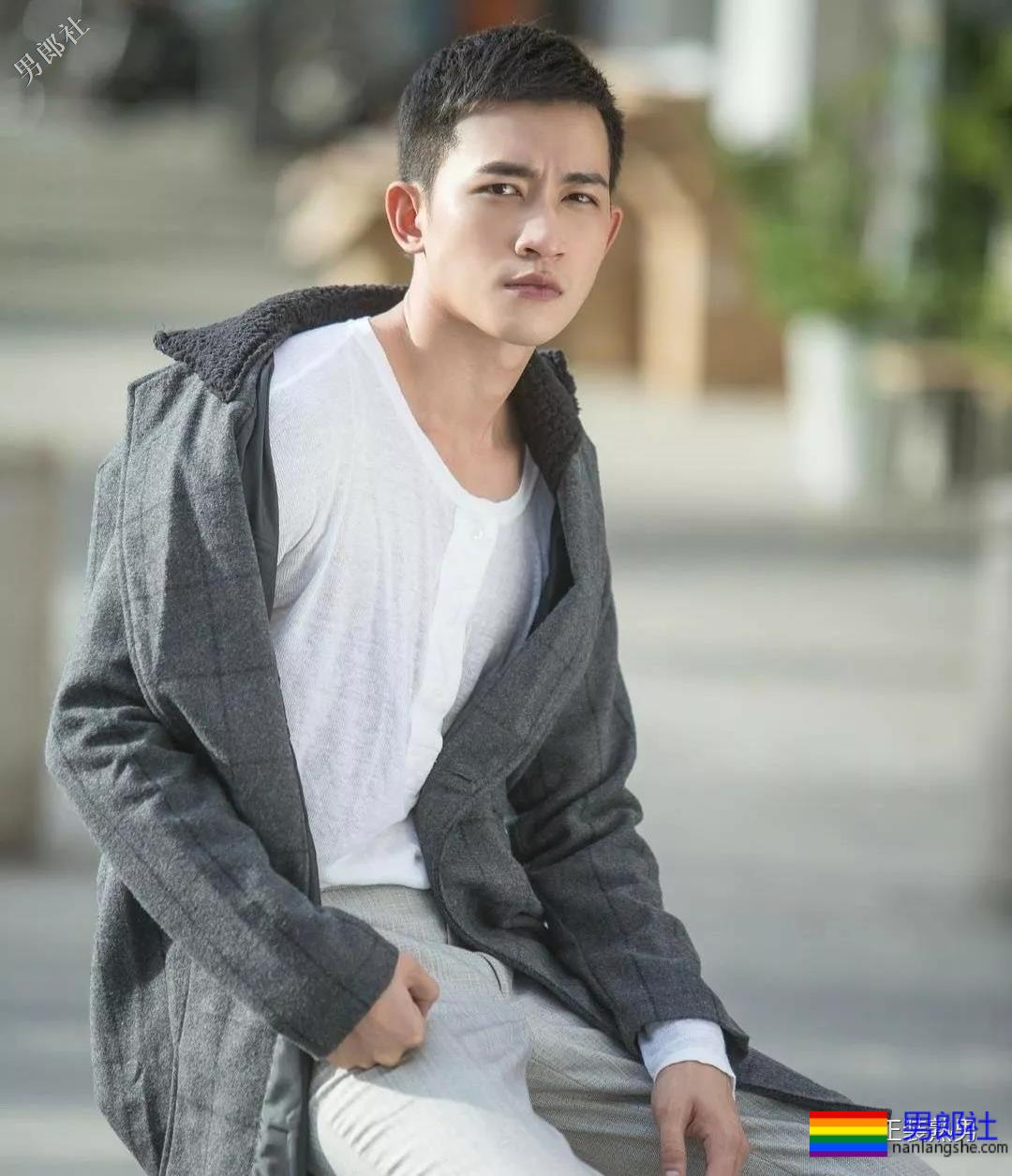 这样的正装西裤男，才适合玩超控！！ - 51虹马