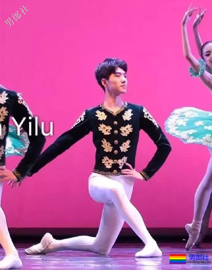 秒杀陈凯歌儿子?北影第一名颜值爆表似宋仲基 - 51虹马 秒杀陈凯歌儿子?北影第一名颜值爆表似宋仲基 - 51虹马