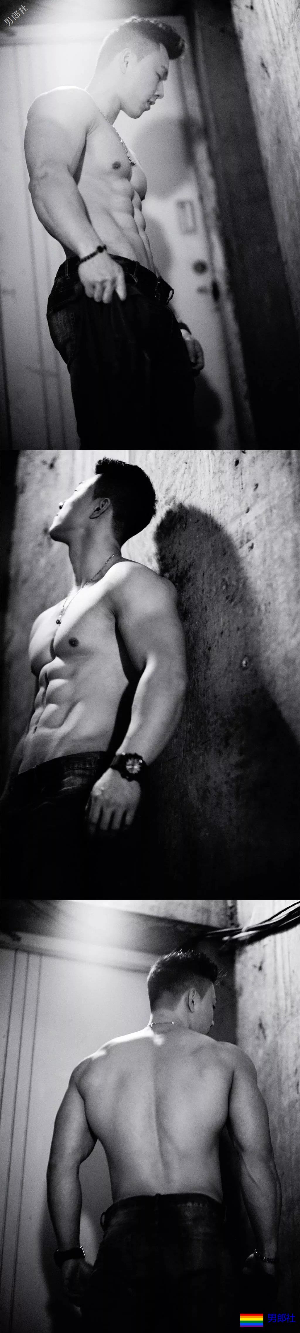 破旧楼道里肌肉男拉低牛仔裤秀出人鱼线-51虹马