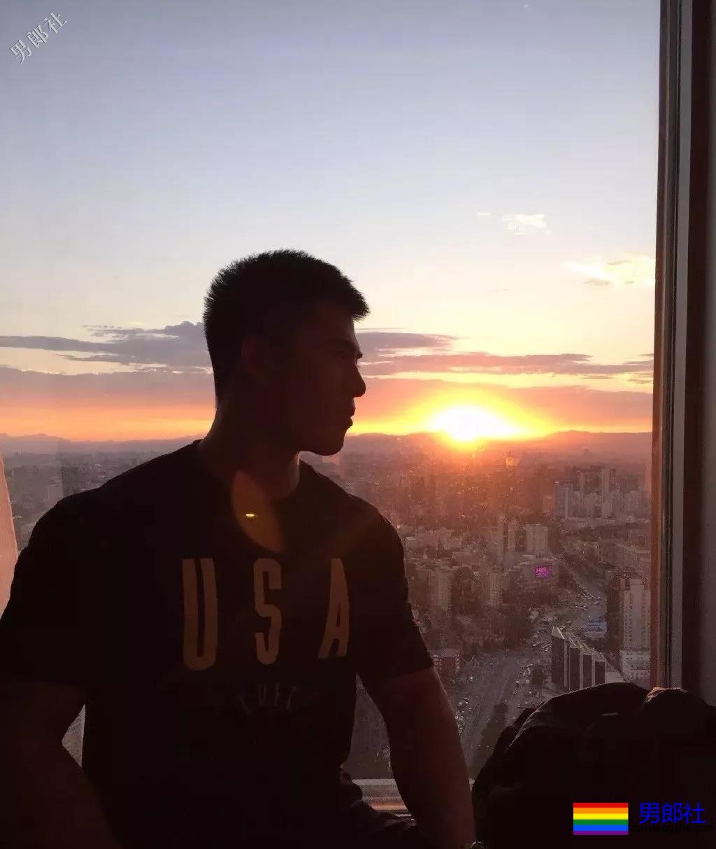 大长腿体育生窗台乱脱 - 51虹马