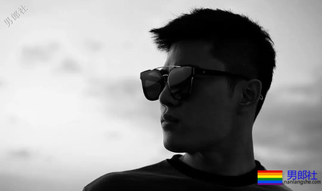 大长腿体育生窗台乱脱 - 51虹马