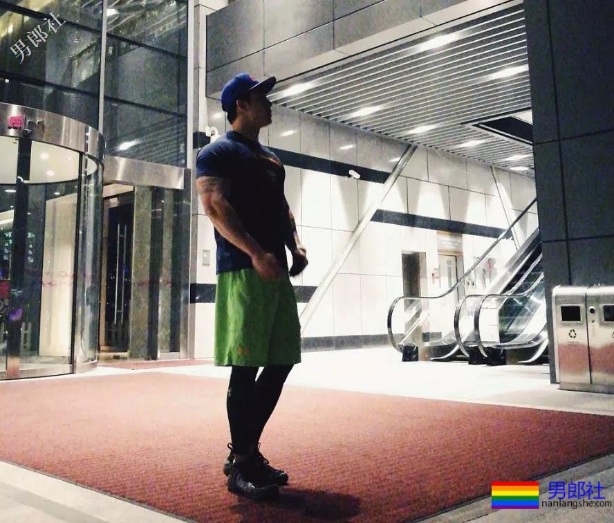 大长腿体育生窗台乱脱 - 51虹马