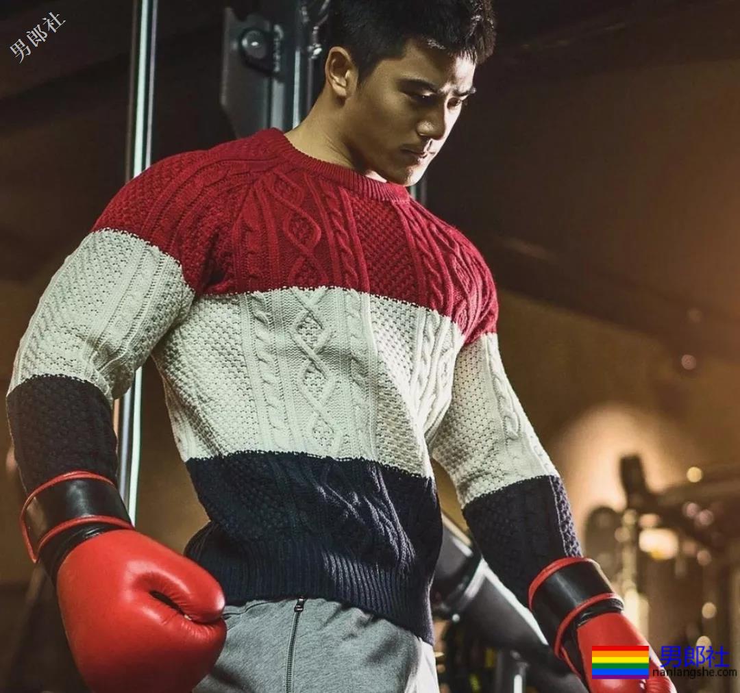 大长腿体育生窗台乱脱 - 51虹马