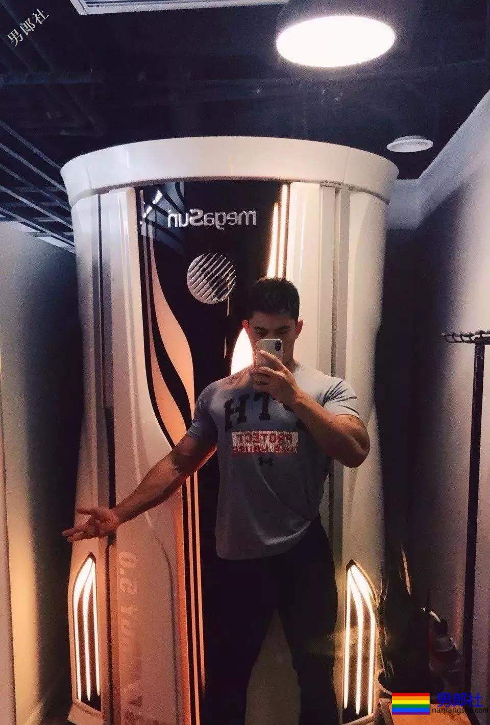 大长腿体育生窗台乱脱 - 51虹马