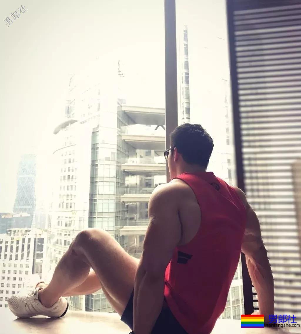 大长腿体育生窗台乱脱 - 51虹马