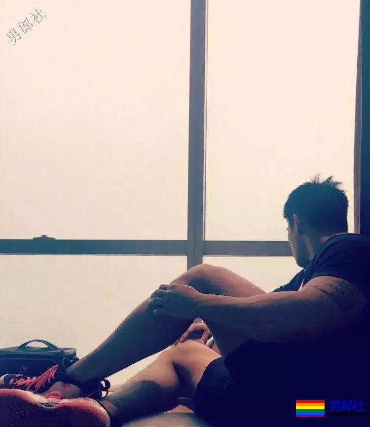 大长腿体育生窗台乱脱 - 51虹马