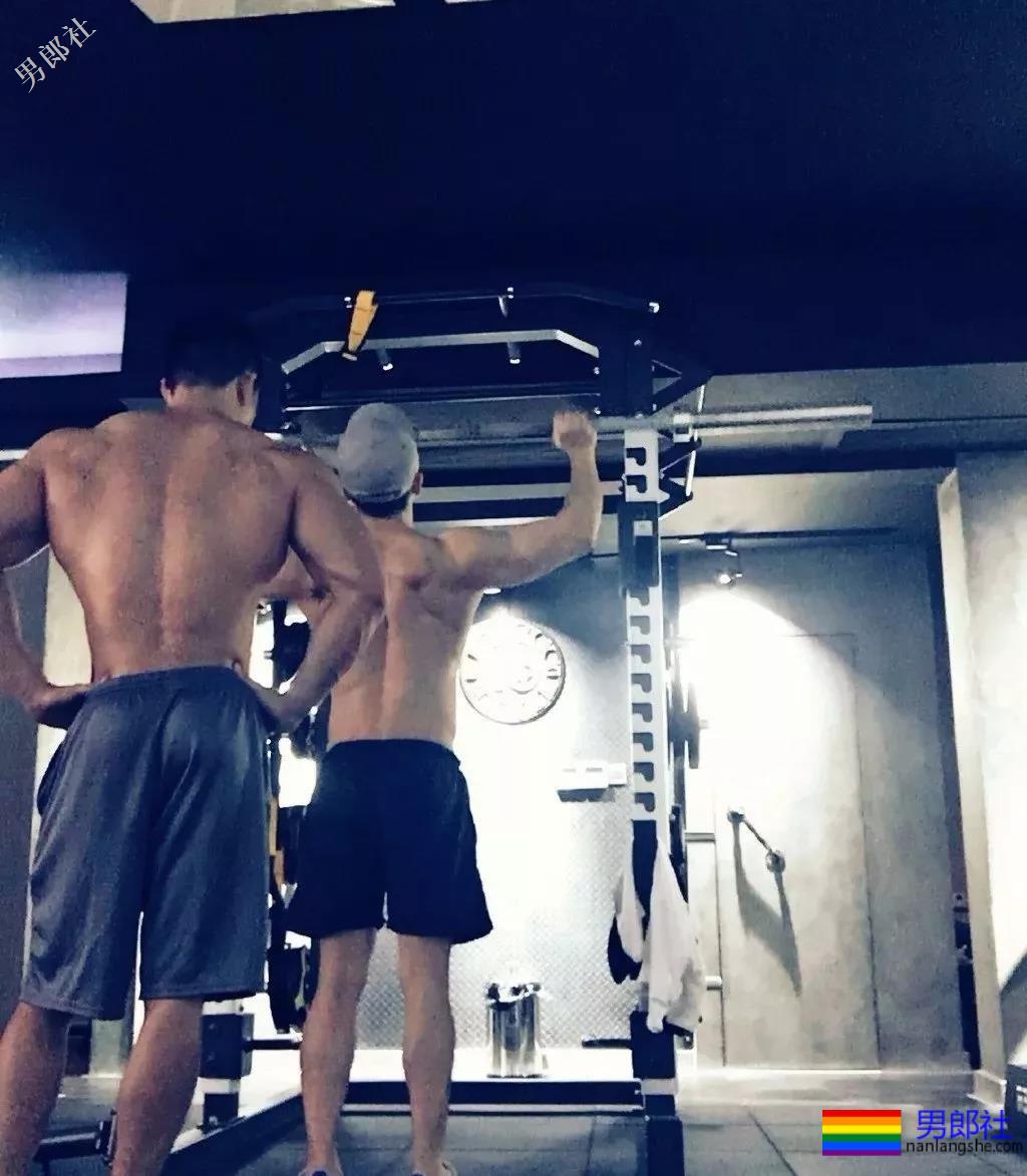 大长腿体育生窗台乱脱 - 51虹马