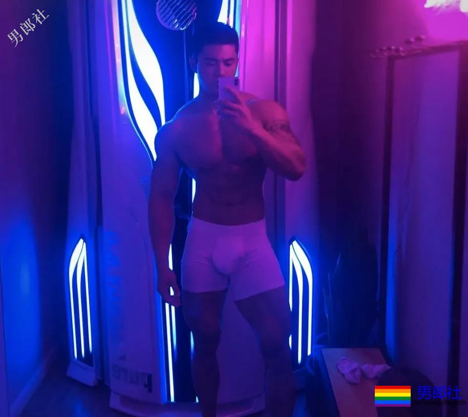 大长腿体育生窗台乱脱 - 51虹马