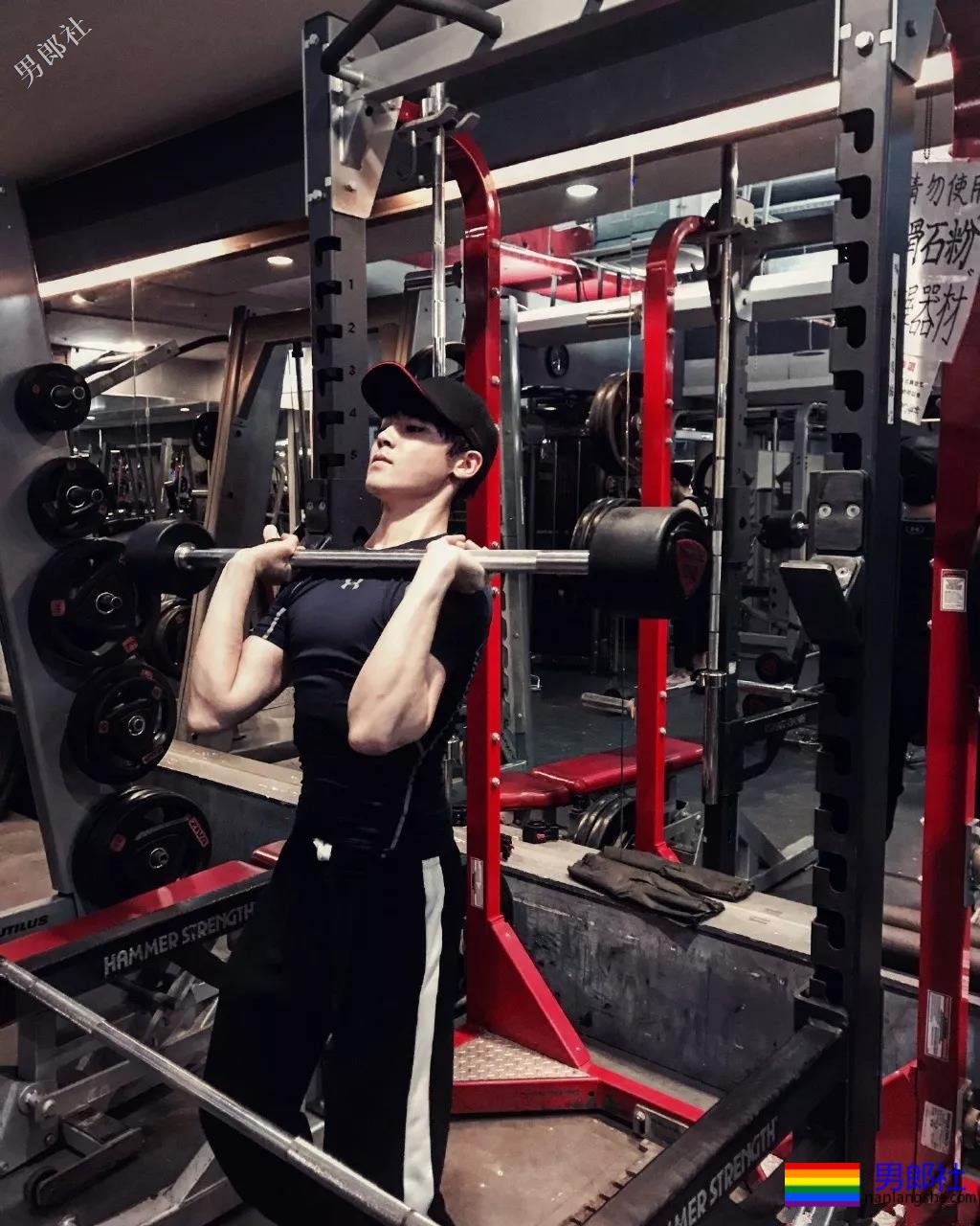 新版《倩女幽魂》宁采臣，竟是个院中冲凉秀肌肉的彪悍少年！奶凶奶凶的！ - 51虹马