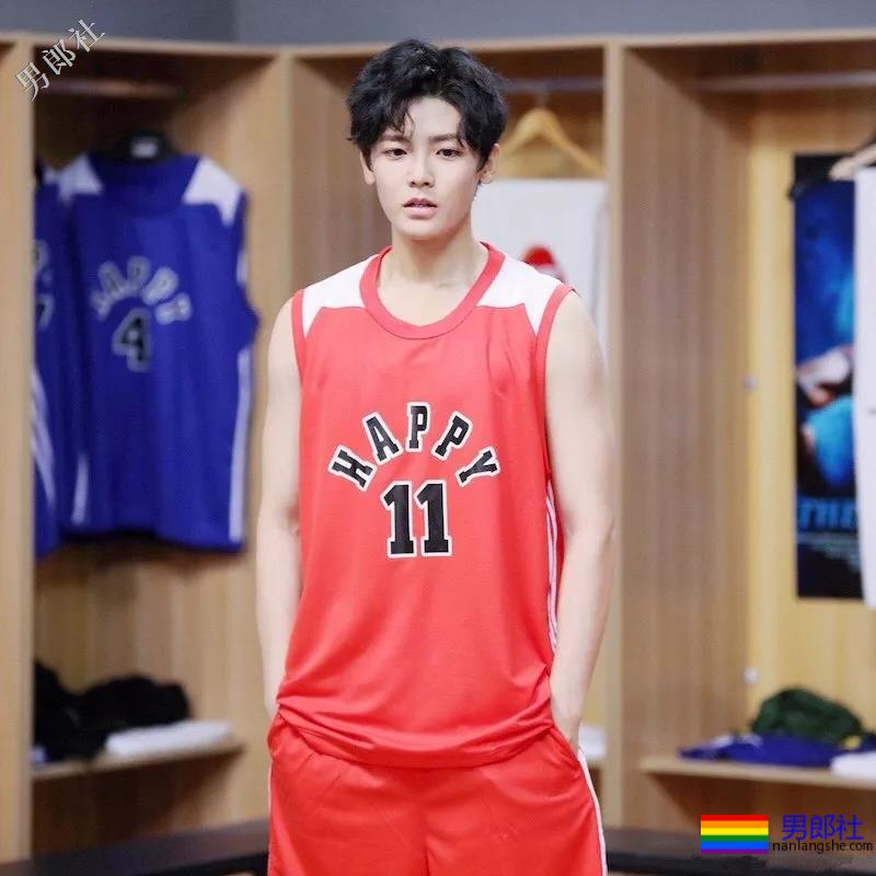 新版《倩女幽魂》宁采臣，竟是个院中冲凉秀肌肉的彪悍少年！奶凶奶凶的！ - 51虹马