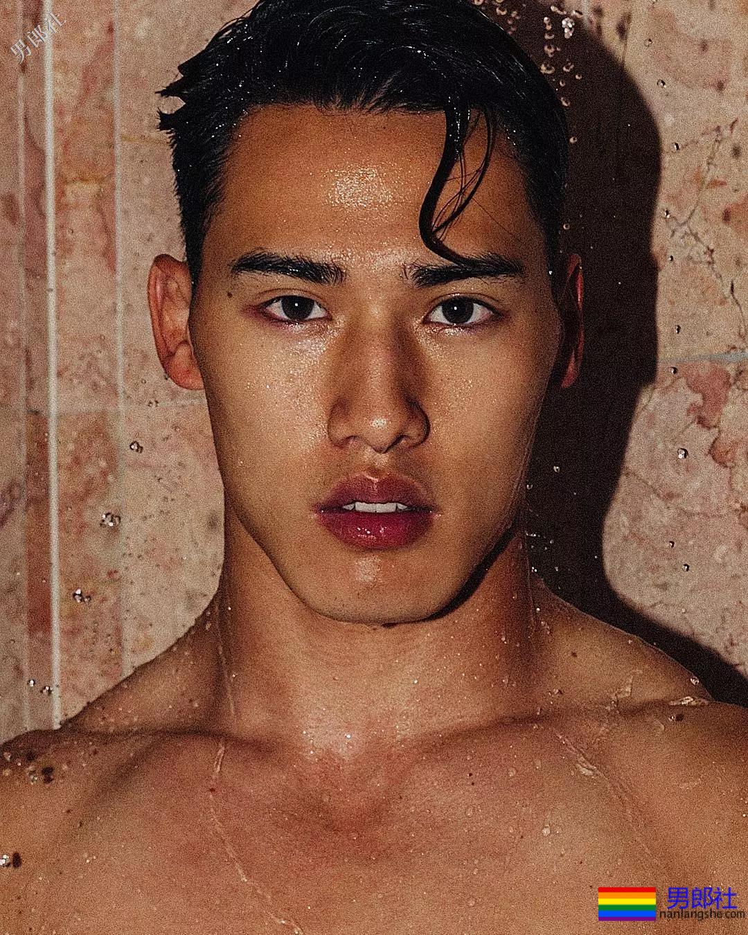 洪晓龙樊野加伟健，这肌肉摄影师还有多少惊喜我们不知道？ - 51虹马