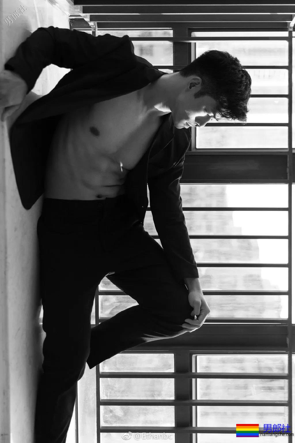 洪晓龙樊野加伟健，这肌肉摄影师还有多少惊喜我们不知道？ - 51虹马