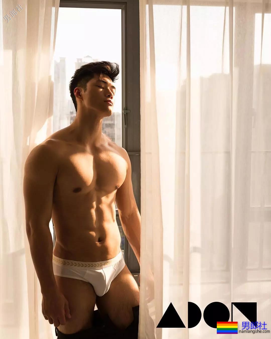 洪晓龙樊野加伟健，这肌肉摄影师还有多少惊喜我们不知道？ - 51虹马