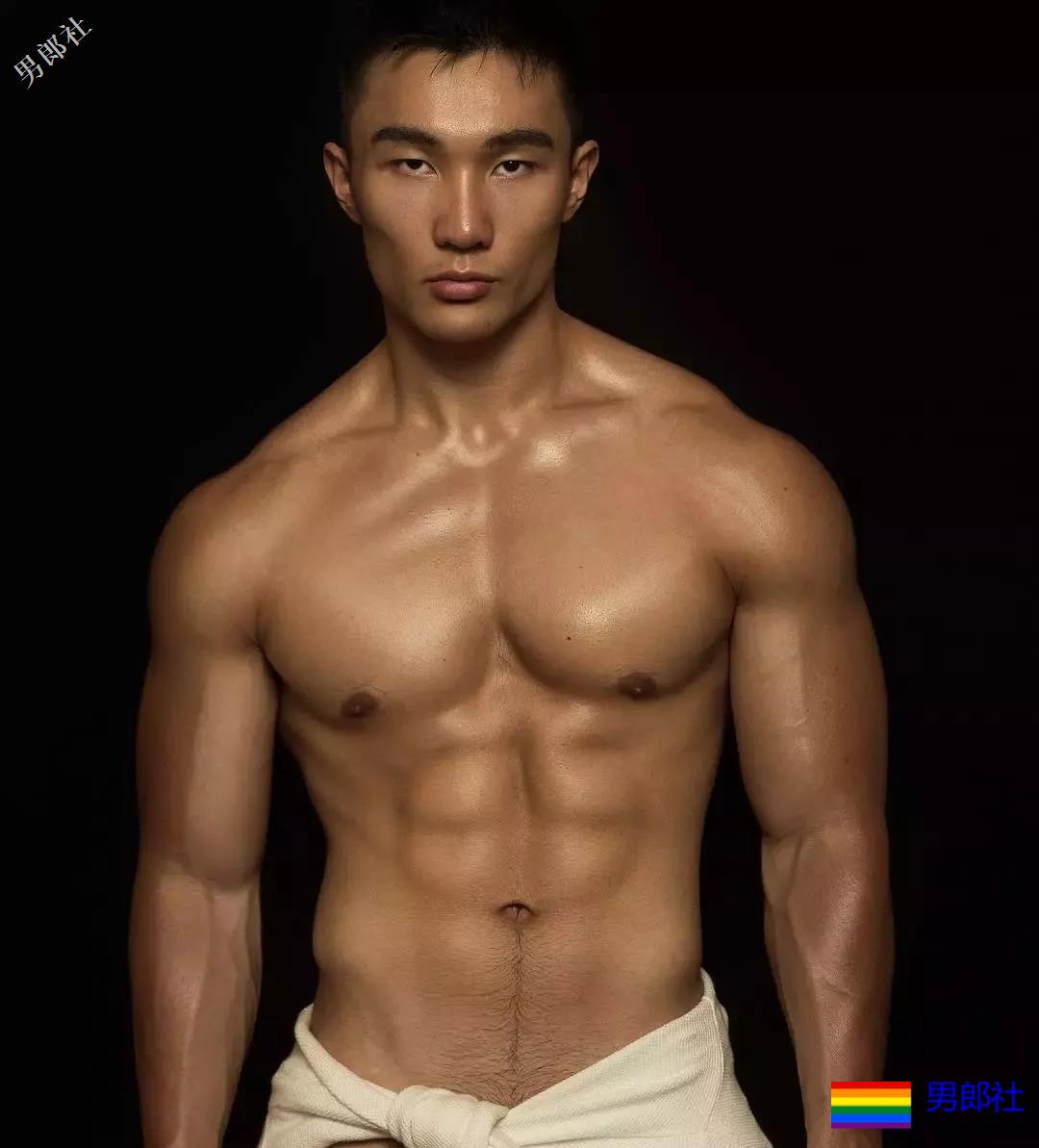 洪晓龙樊野加伟健，这肌肉摄影师还有多少惊喜我们不知道？ - 51虹马