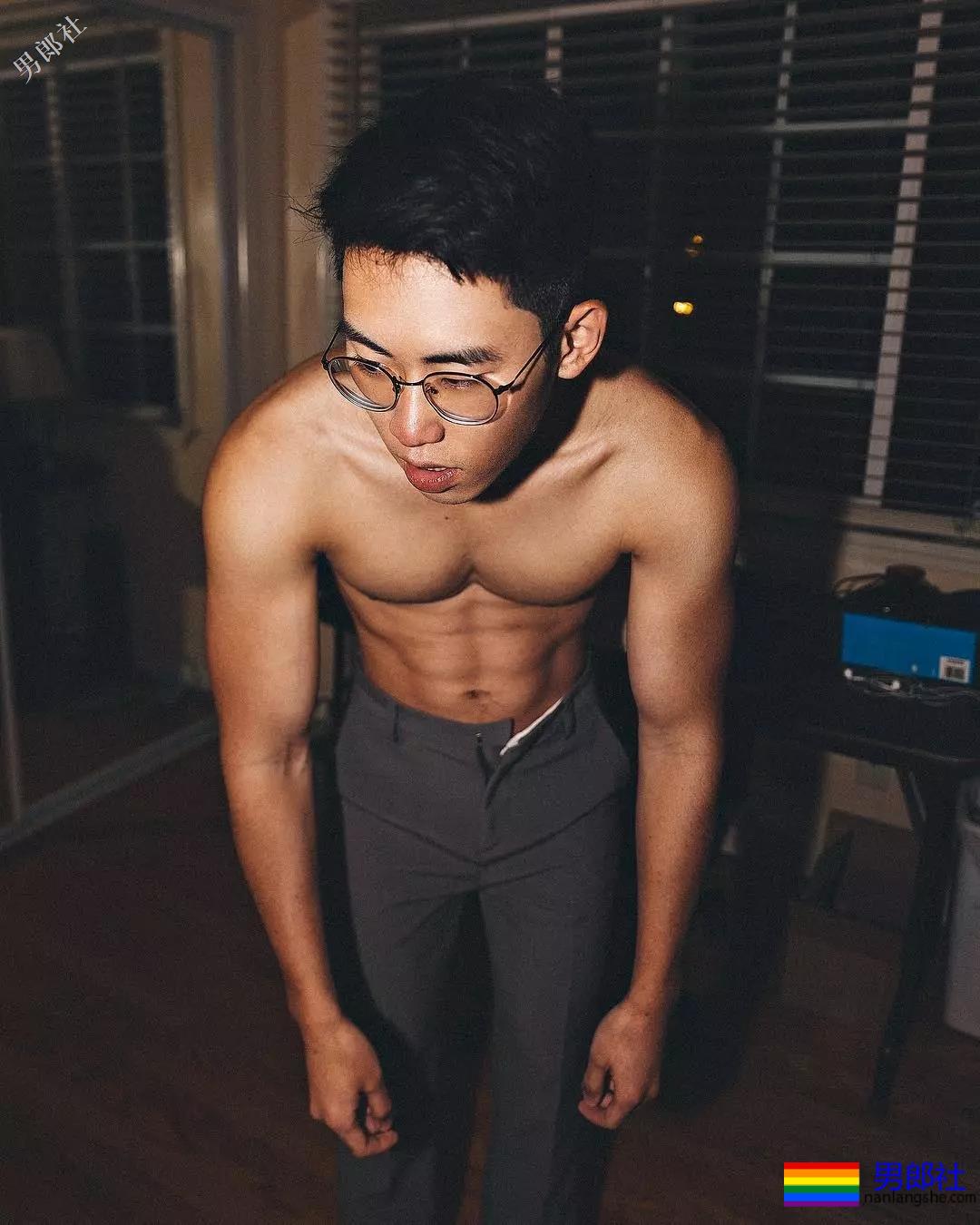 洪晓龙樊野加伟健，这肌肉摄影师还有多少惊喜我们不知道？ - 51虹马