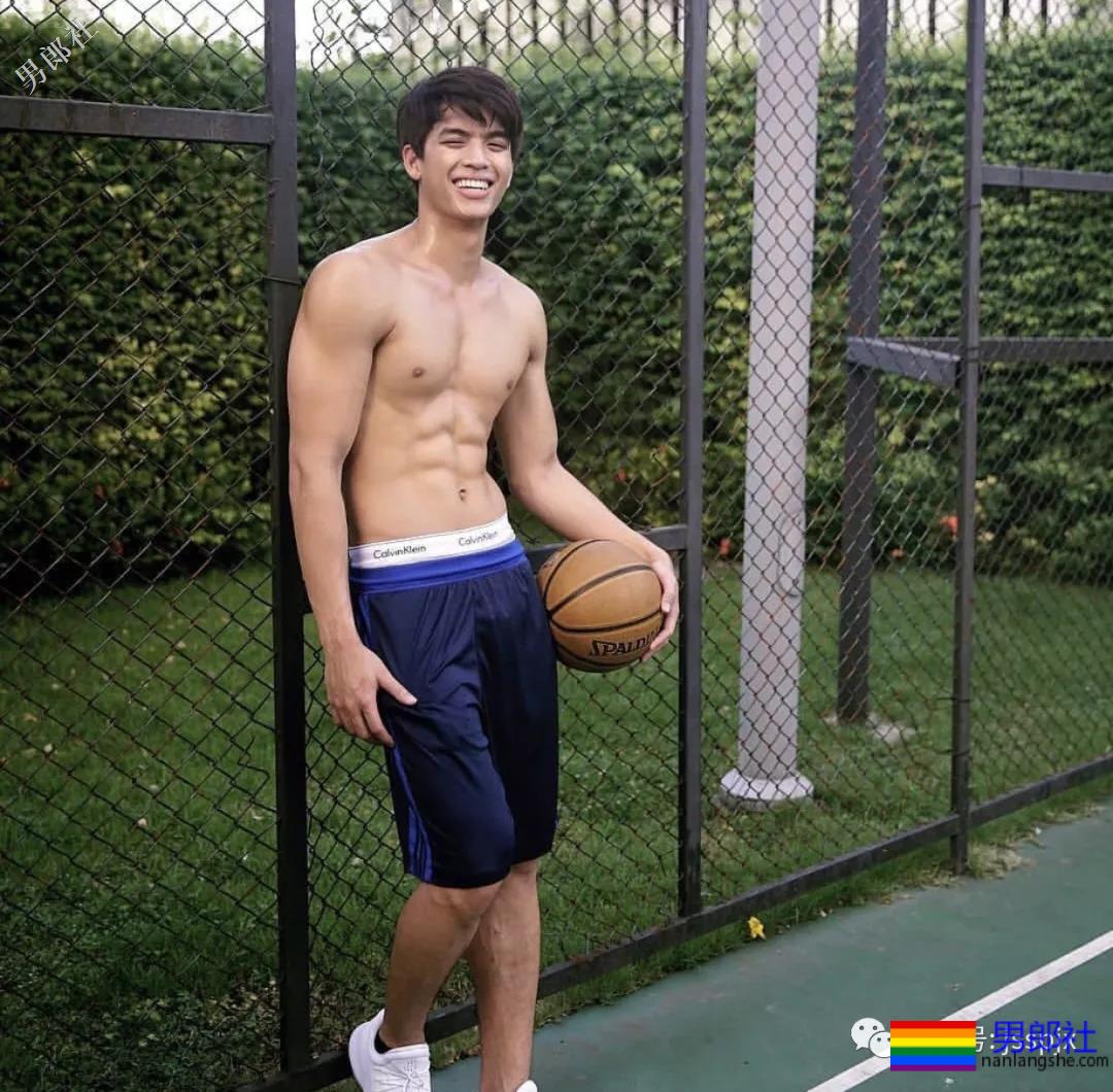 泰国混血肌肉小帅哥，厚厚的嘴唇高颜值！ - 51虹马