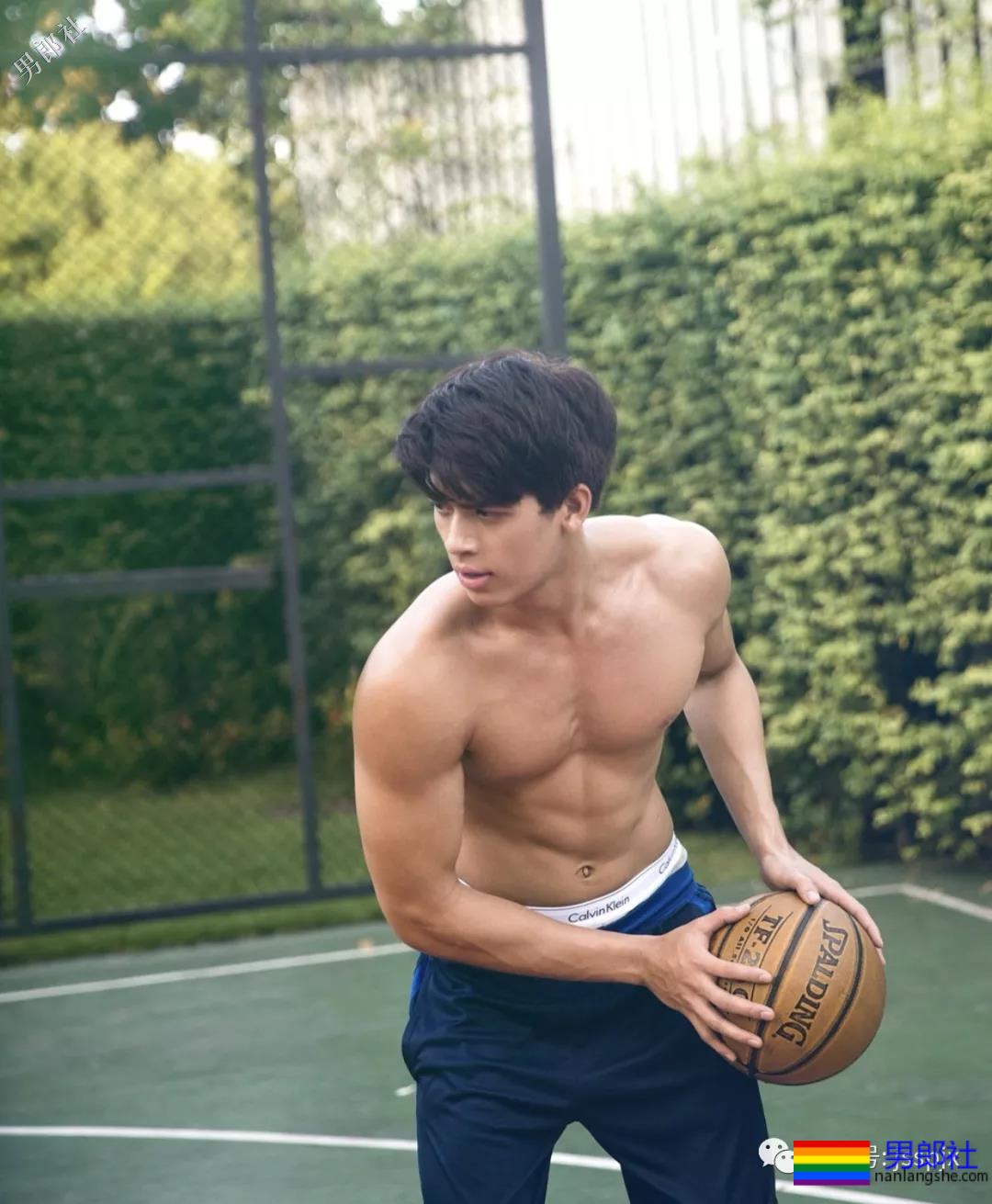 泰国混血肌肉小帅哥，厚厚的嘴唇高颜值！ - 51虹马