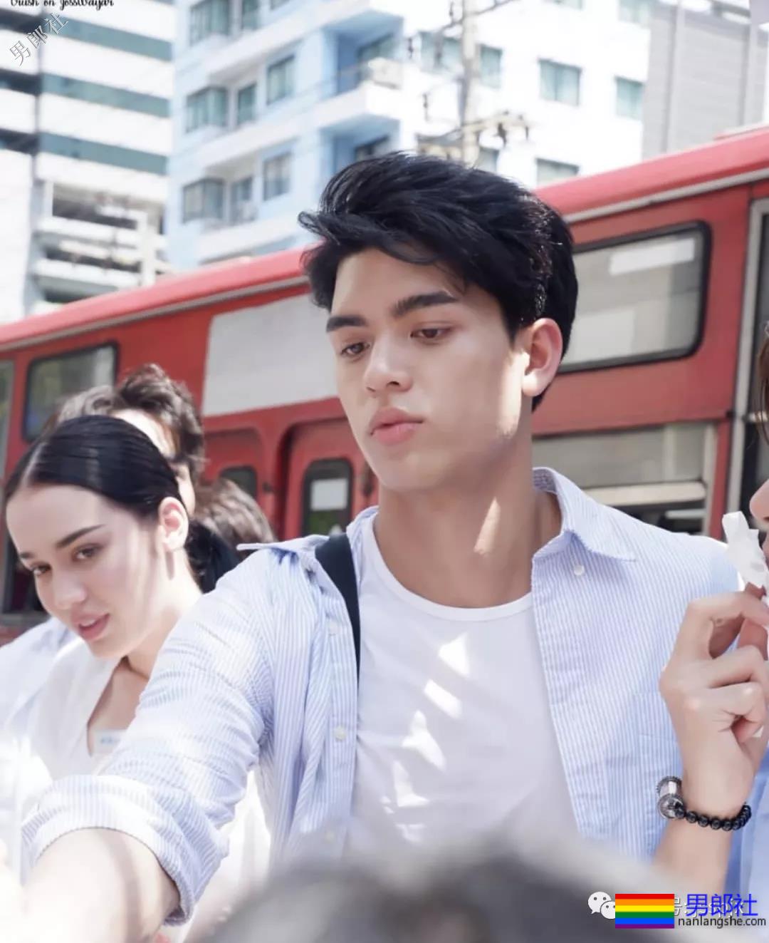 泰国混血肌肉小帅哥，厚厚的嘴唇高颜值！ - 51虹马