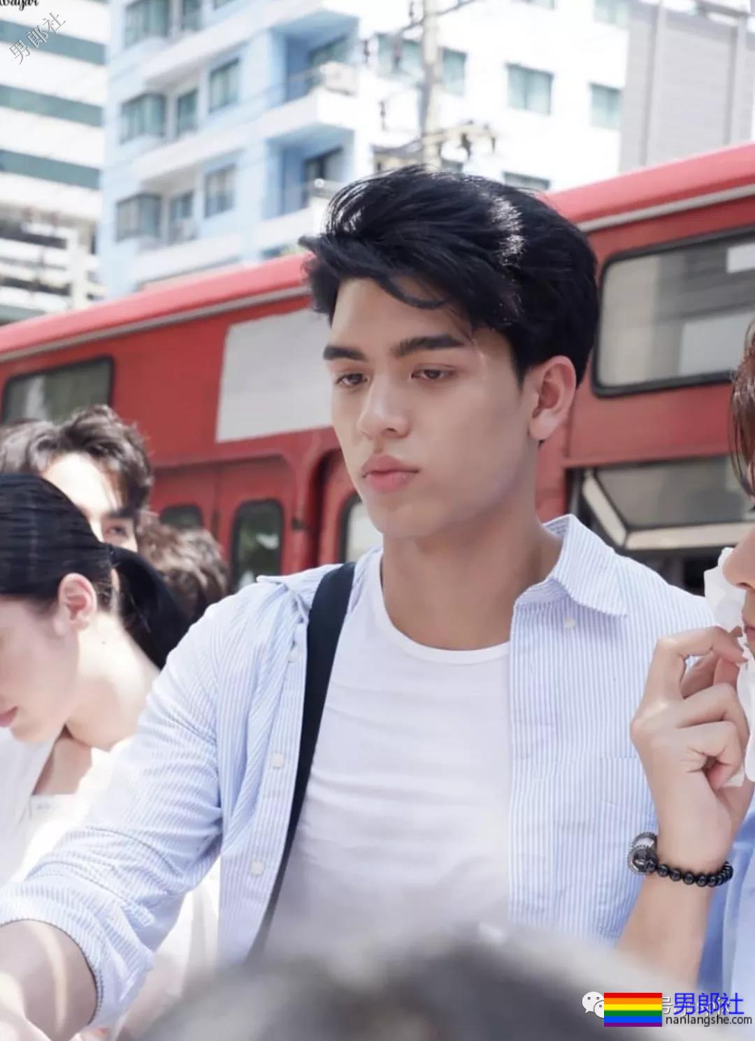 泰国混血肌肉小帅哥，厚厚的嘴唇高颜值！ - 51虹马