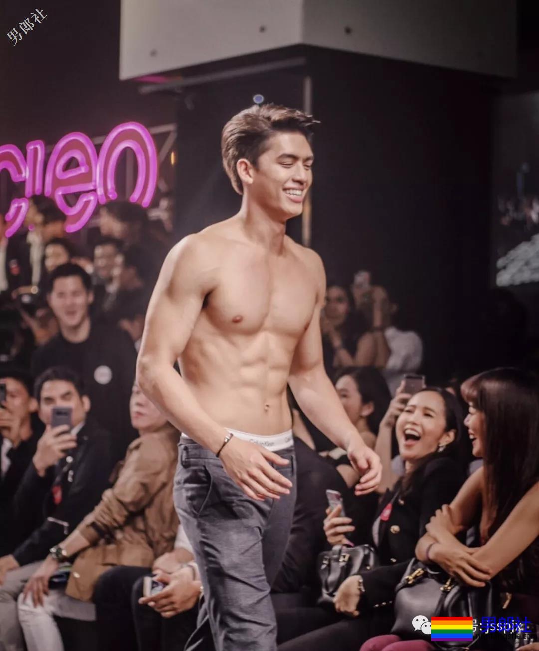 泰国混血肌肉小帅哥，厚厚的嘴唇高颜值！ - 51虹马