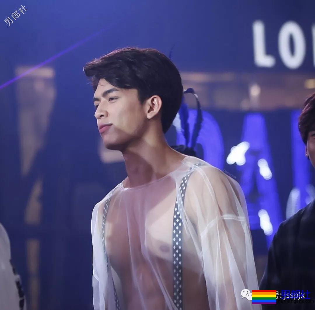 泰国混血肌肉小帅哥，厚厚的嘴唇高颜值！ - 51虹马