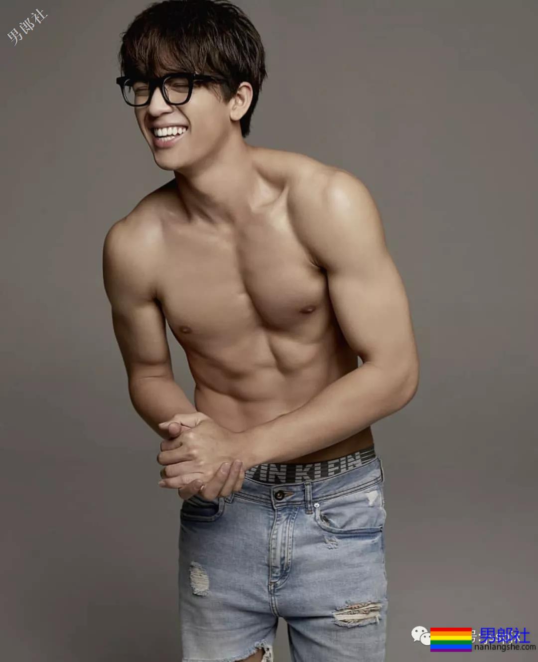 泰国混血肌肉小帅哥，厚厚的嘴唇高颜值！ - 51虹马