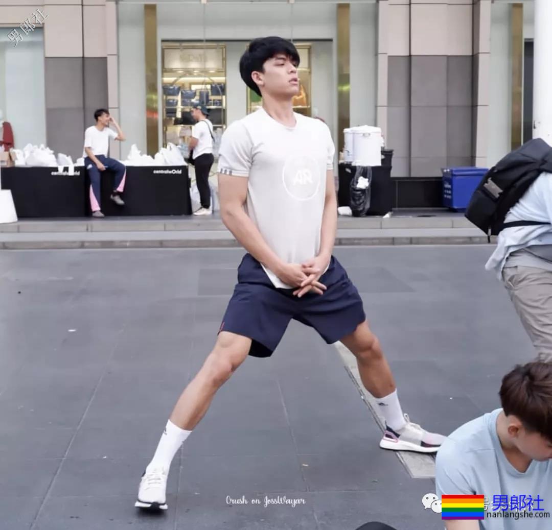 泰国混血肌肉小帅哥，厚厚的嘴唇高颜值！ - 51虹马