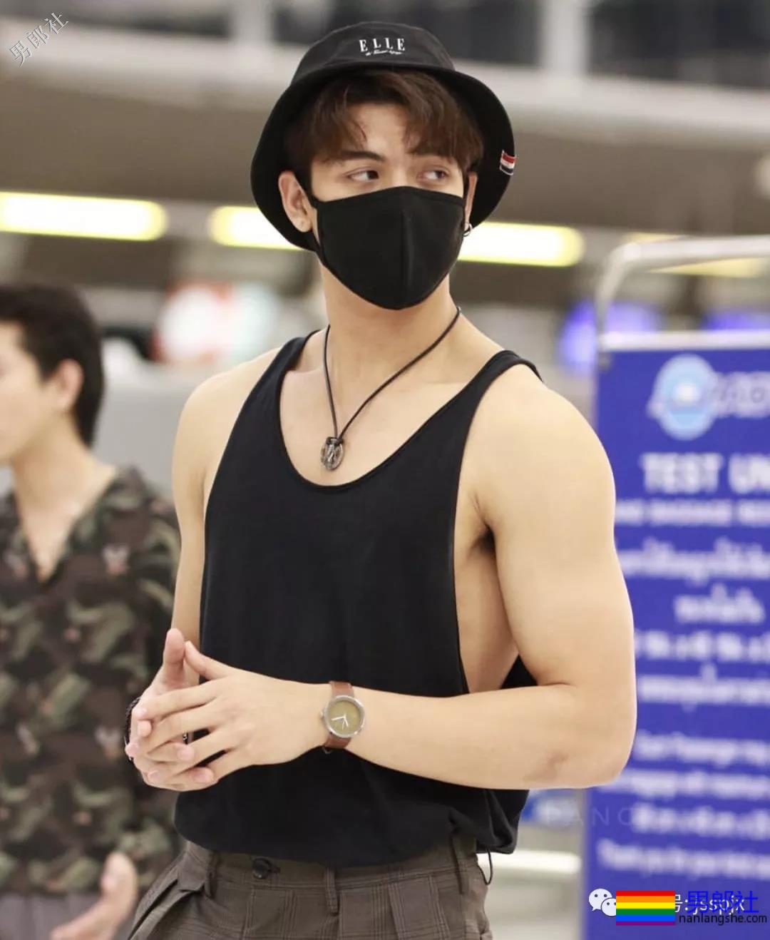 泰国混血肌肉小帅哥，厚厚的嘴唇高颜值！ - 51虹马