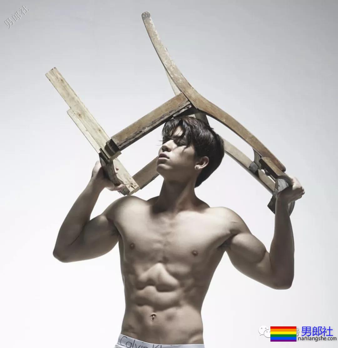 泰国混血肌肉小帅哥，厚厚的嘴唇高颜值！ - 51虹马