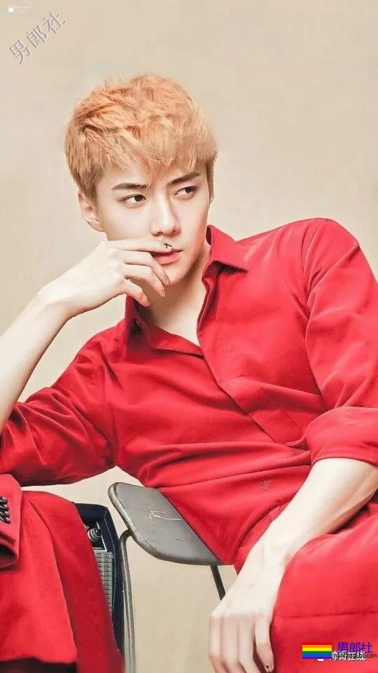 肩宽翘臀大长腿，不穿衣服晒八块腹肌，绝世帅颜也羞哒哒！ - 51虹马