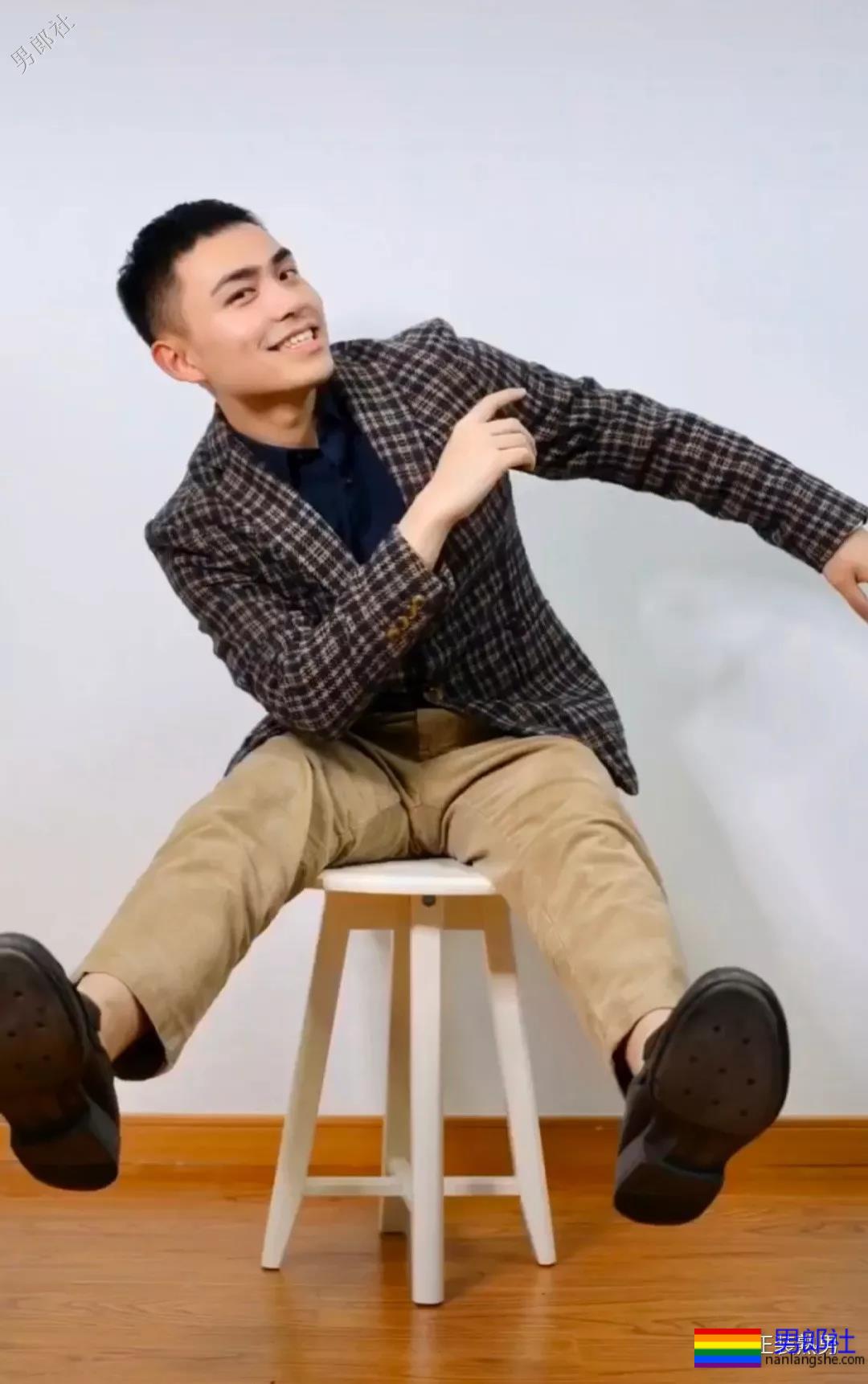 百变正装男为何这样有魅力，还有这西裤被垒起来的样子！ - 51虹马