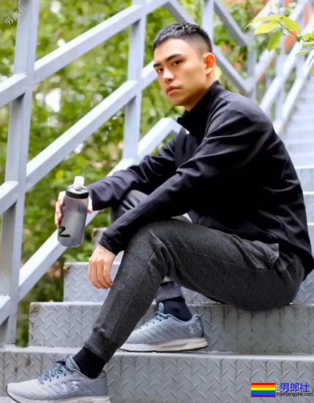 百变正装男为何这样有魅力，还有这西裤被垒起来的样子！ - 51虹马