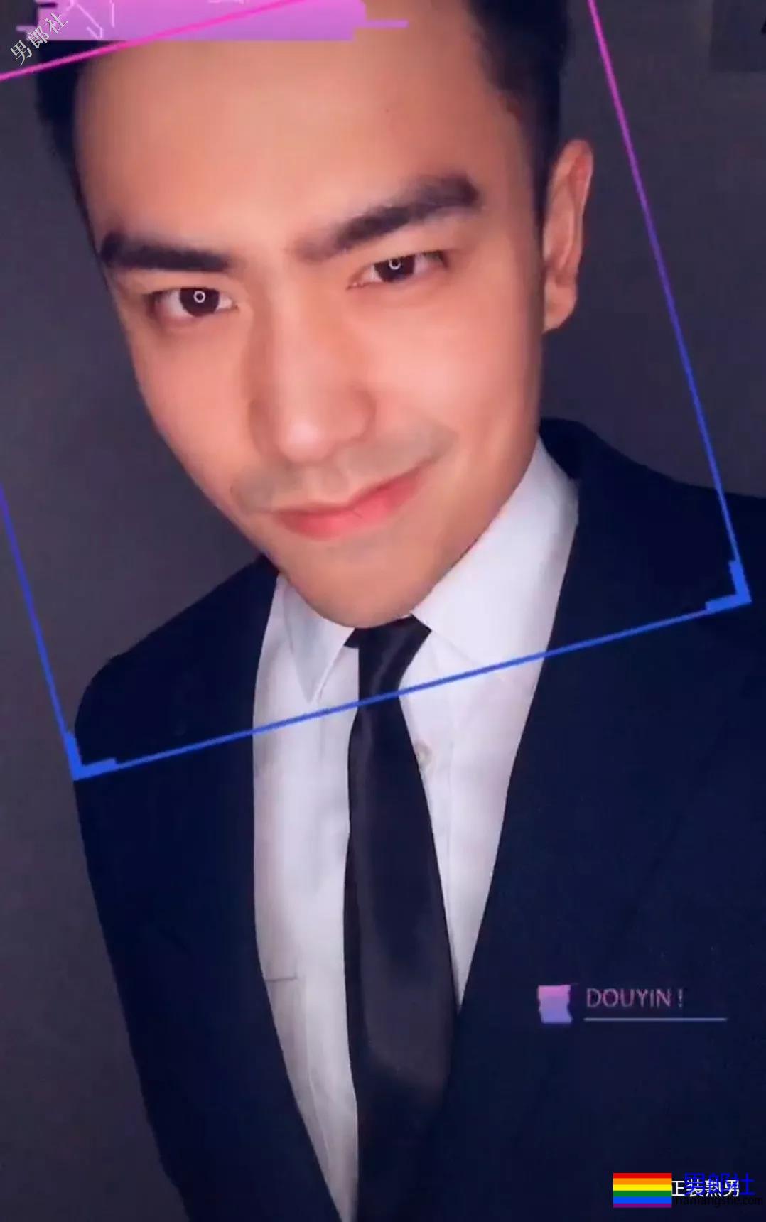 百变正装男为何这样有魅力，还有这西裤被垒起来的样子！ - 51虹马